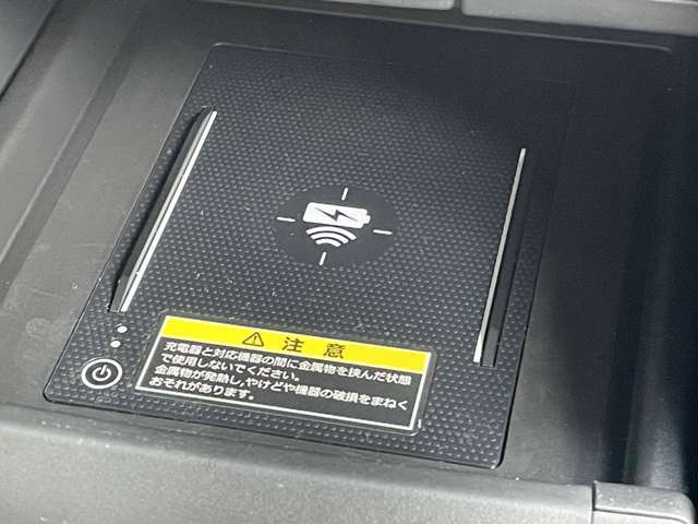◆【ワイヤレス充電器（Qi）】走行中にスマートフォンをワイヤレスで充電できます！