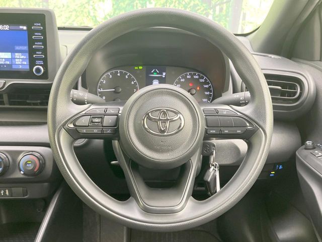 インテリアに合わせたデザインのステアリングは、運転される方のことも考え、運転しやすい形状、大きさです。是非一度、実際に触ってお確かめください。