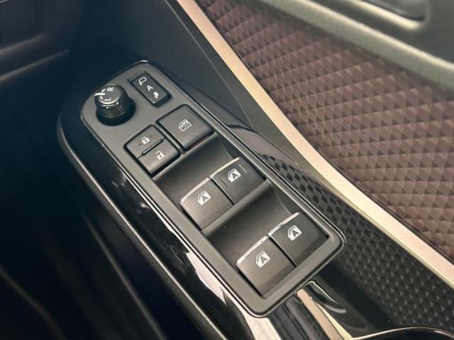 国産車から輸入車まで多様なお客様のニーズのお応えできるように、全国規模で豊富な在庫展開！車のことならWECARSへ！