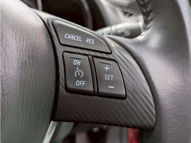 運転席足元のスイッチ類です。押しやすさにもこだわったデザインで、使いやすくレイアウトされております♪022-794-7730☆