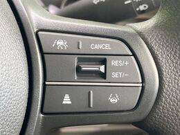 【アダプティブクルーズコントロール】高速道路での長距離走行が楽に！！自動で速度を保つクルーズコントロールが、衝突軽減システムと連携し、前方の車両を感知して車間を保つように速度調節してくれます！！