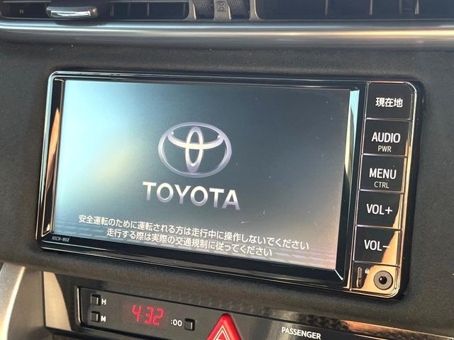【メーカー純正ナビ】インテリアに溶け込むスタイリッシュな「専用設計」メーカーナビを装備♪視認性や操作性など基本性能にも優れ、より上質なカーライフをお楽しみいただけます。