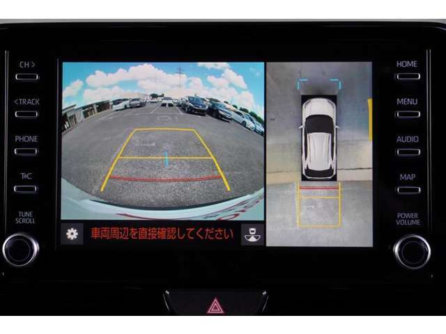 【パノラミックビューモニター】　後退時に車両の後ろ側を表示するだけでなく上から見たような映像で車庫入れなどバックする際に安心です。