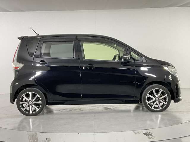 中古車でもスタンダードになりつつある【ボディーコーティング】当店自慢の専門スタッフによる異物除去・磨きと下地作りから施工する親水ガラスコーティングプランもご用意してます◎