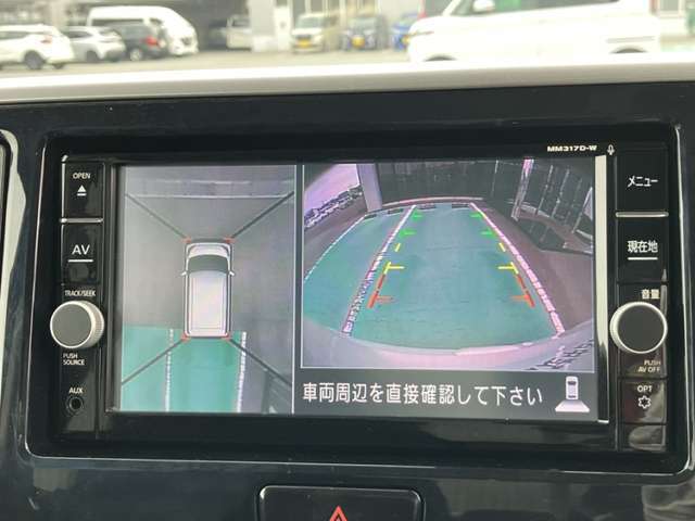 アラウンドモニター、上空から見下ろしているかのような映像をディスプレイに映し出し、スムースな駐車をサポートします。