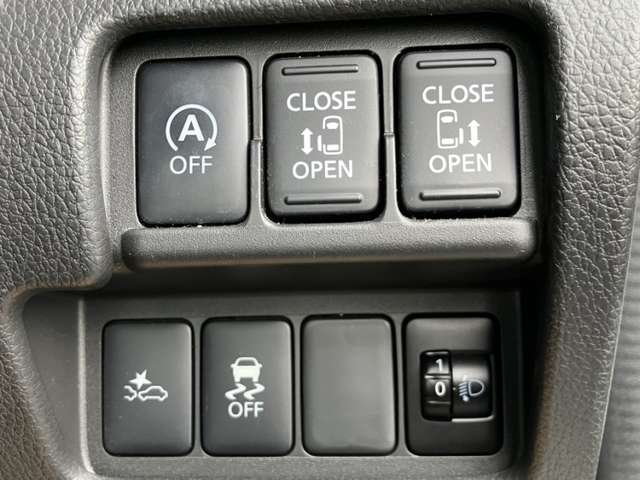 アイドリングストップ機能は、信号待ちや一旦停止時に自動でエンジンだけが止まるエコドライブ機能です。