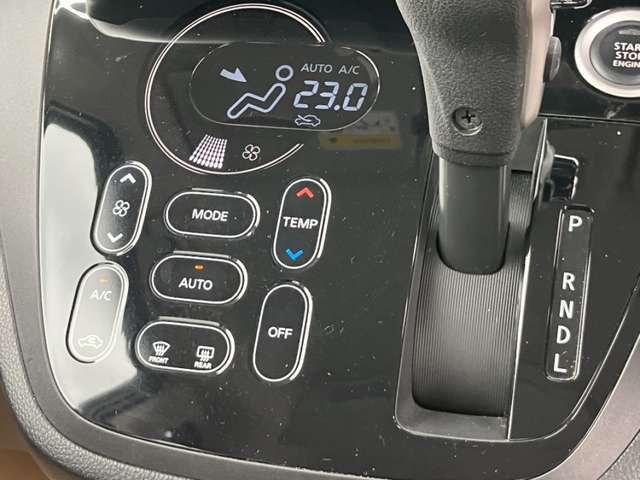 タッチパネル式オートエアコンなのでパネル周辺のお手入れもラクラク。