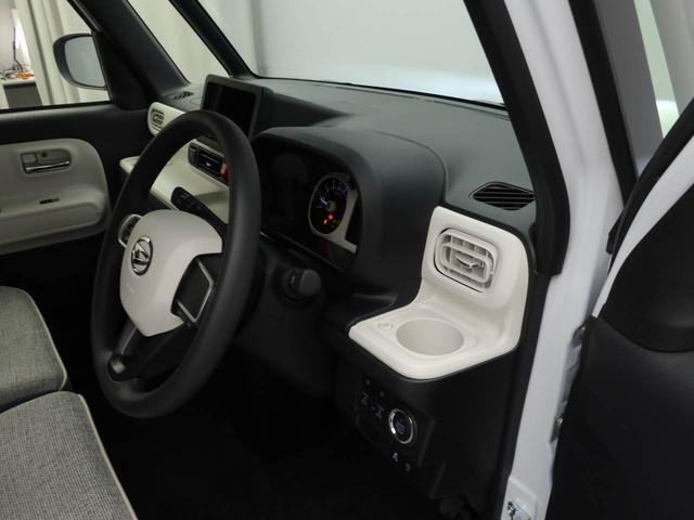 カップホルダーは運転席や助手席からちょうど手の届く位置です！！