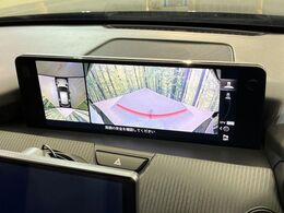 【360°ビューモニター】専用のカメラにより、上から見下ろしたような視点で360度クルマの周囲を確認することができます☆死角部分も確認しやすく、狭い場所での切り返しや駐車もスムーズに行えます。