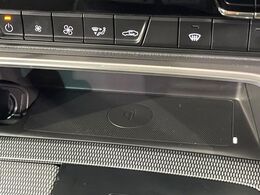 【おくだけ充電】ワイヤレスで充電！対応機器を置くだけで充電ができるのでコードでゴチャゴチャしません♪