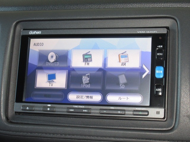 ナビゲーションはギャザズメモリーナビ（VXM-164VFi）を装着しております。AM、FM、CD、DVD再生、Bluetooth、フルセグTVがご使用いただけます。初めて訪れた場所でも安心ですね！