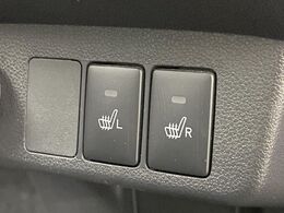 【シートヒーター】寒い日に重宝するシートヒーター！エアコンより早く温まってくれるので寒がりの人も安心ですね♪エアコンの温風は乾燥するから苦手、という方にもをおすすめです。