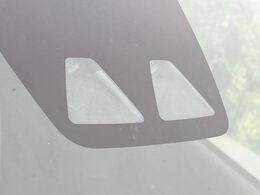 【スマートアシスト】走行中に前方の車両等を認識し、衝突しそうな時は警報とブレーキで衝突回避と被害軽減をアシスト。より安全にドライブをお楽しみいただけます。