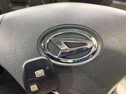 【キーレス】少し離れた場所からでもボタン一つでドアの開錠・施錠ができるのでとっても便利！ドアの鍵穴周りに傷をつけることもありません♪