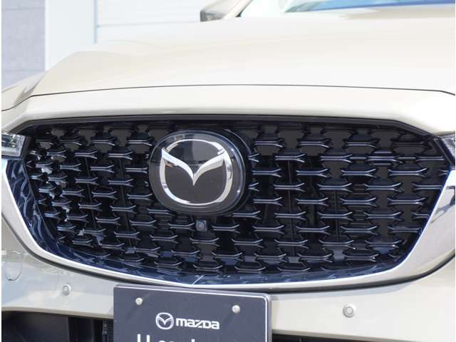 【フロントレーダーセンサー】フロントレーダーセンサーから送信される電波が前方車や障害物に反射し、もどってきた電波を検知することで制御しています。
