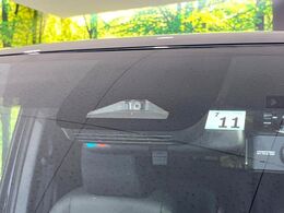 【トヨタセーフティセンス】走行中に前方の車両等を認識し、衝突しそうな時は警報とブレーキで衝突回避と被害軽減をアシスト。より安全にドライブをお楽しみいただけます。