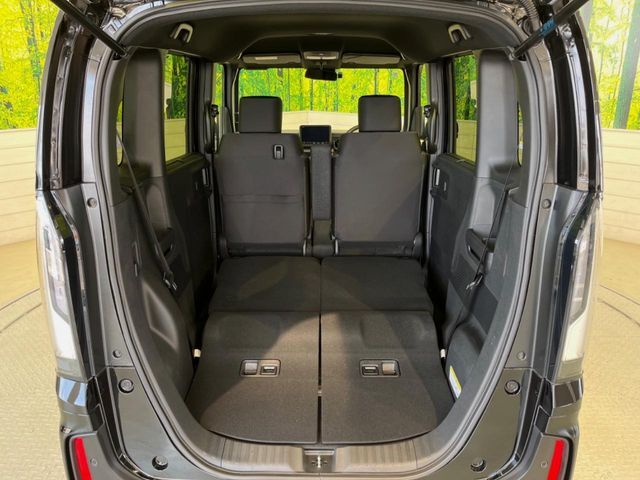 普段のお買い物や通勤、送迎等に十分な荷室スペースを確保しております。セカンドシートを倒すと、大きな荷物の積載も可能です♪
