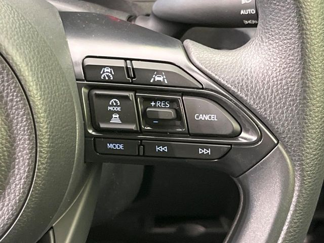 【レーダークルーズコントロール】高速道路での長距離走行が楽に！！自動で速度を保つクルーズコントロールが、衝突軽減システムと連携し、前方の車両を感知して車間を保つように速度調節してくれます！！