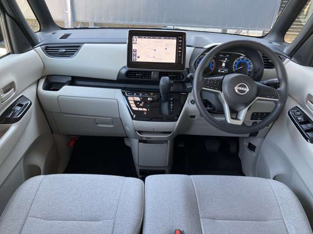 前席内装の全体像です。是非実車をご覧にお越し下さい。