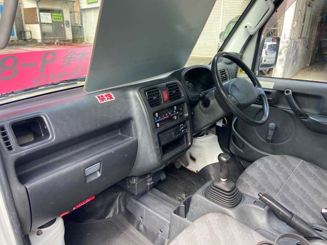 整備はその車種の不具合が発生しそうな部分を重点的に点検し、納車後本当にトラブルが発生しないように日々点検中です♪