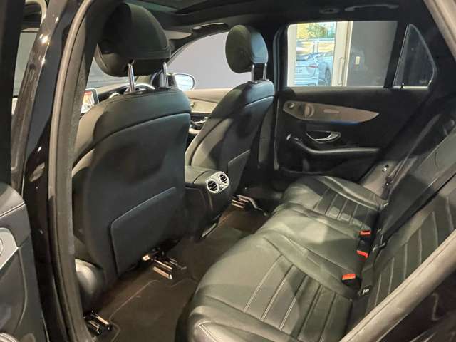 自動車保険に関しても、メルセデス・ベンツ専用のプログラムをご用意しております。飛び石や落下物などでのフロントガラスの修理が必要となった場合、最大で9万円分の補償を致します。