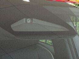 【トヨタセーフティセンス】走行中に前方の車両等を認識し、衝突しそうな時は警報とブレーキで衝突回避と被害軽減をアシスト。より安全にドライブをお楽しみいただけます。