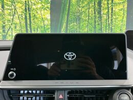 【12.3インチワイドナビ】高級感とインパクトのある大型ワイドナビを装備。各種オーディオ操作はもちろん、横長ワイド画面でのマップ2分割表示など、利便性も高いナビです♪