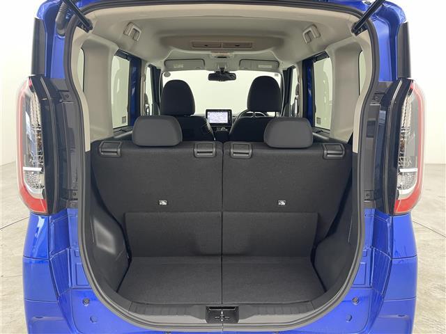 【トランク】積み込みやすくて、たっぷり積める荷室です。シートアレンジできるものは、乗車人数と荷物の量や大きさによってシートを動かすことができるので、より快適なドライブが可能です！