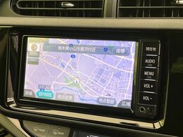 【純正ナビ】人気の純正ナビを装備しております。ナビの使いやすさはもちろん、オーディオ機能も充実！キャンプや旅行はもちろん、通勤や買い物など普段のドライブも楽しくなるはず♪