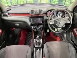 MT車　バックカメラ　衝突被害軽減システム　レーダークルーズ　禁煙車　シートヒーター　ドラレコ　コーナーセンサー　スマートキー　LEDヘッド　ビルトインETC　純正17インチアルミ　車線逸脱警報