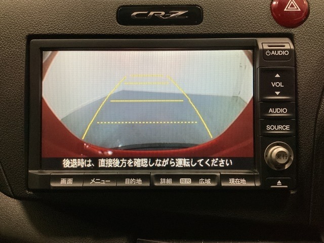 バックでの車庫入れも安心です！　リアカメラが付いているバックモニター付のナビを装備しております。操作線もついており距離感も画面から確認できます。