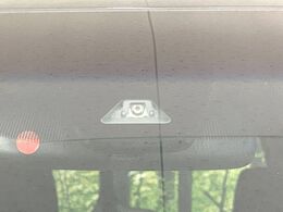 【純正10型ナビ】人気の純正ナビを装備しております。ナビの使いやすさはもちろん、オーディオ機能も充実！キャンプや旅行はもちろん、通勤や買い物など普段のドライブも楽しくなるはず♪