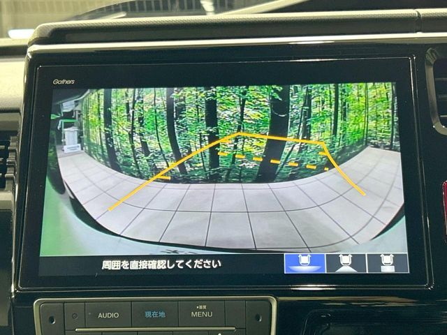 【バックカメラ】駐車時に後方がリアルタイム映像で確認できます。大型商業施設や立体駐車場での駐車時や、夜間のバック時に大活躍！運転スキルに関わらず、今や必須となった装備のひとつです！