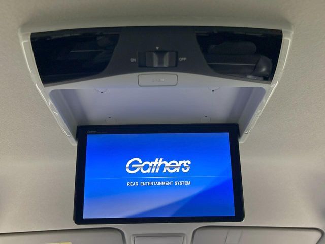 【フリップダウンモニター】大画面モニターで後席でもエンタメをお楽しみいただけます。小さなお子様にも大人気の装備です♪