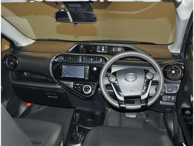オシャレなインテリアで運転する気分も盛り上がりますよね＾＾