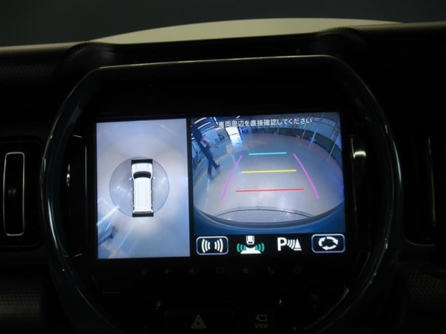 パノラミックビューモニター付きです。車両を上から見たような映像をディスプレイオーディオ画面に表示。運転席からの目視だけでは見にくい、車両周辺の状況をリアルタイムでしっかり確認できます。