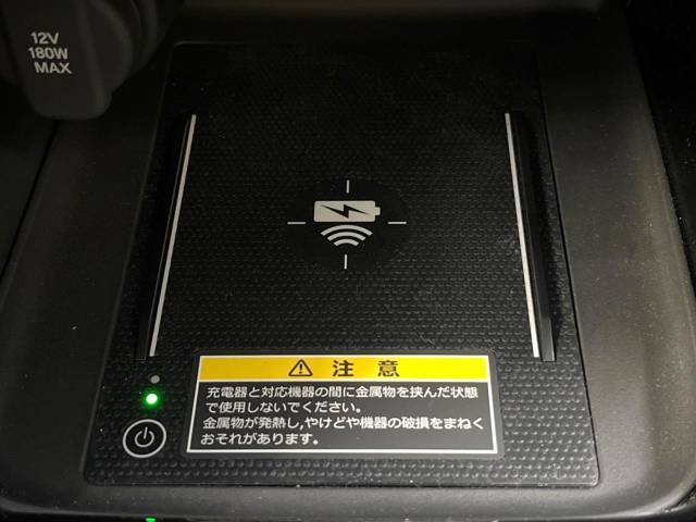 【ワイヤレス充電】ケーブルなしで置くだけで簡単に充電できるとても便利な装備です♪