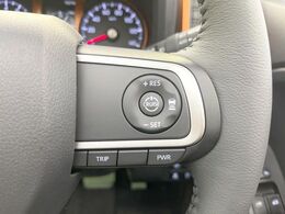 【アダプティブクルーズコントロール】高速道路での長距離走行が楽に！！自動で速度を保つクルーズコントロールが、衝突軽減システムと連携し、前方の車両を感知して車間を保つように速度調節してくれます！！