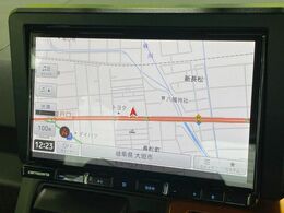 【8型ナビゲーション】目的地までしっかり案内してくれる使いやすいナビ。Bluetooth接続すればお持ちのスマホやMP3プレイヤーの音楽を再生可能！毎日の運転がさらに楽しくなります！！