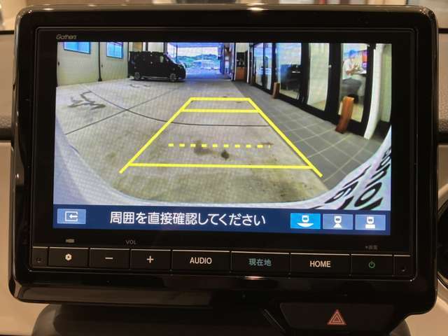 バックカメラももちろんついておりますので駐車時も後方が確認できて安心ですね！