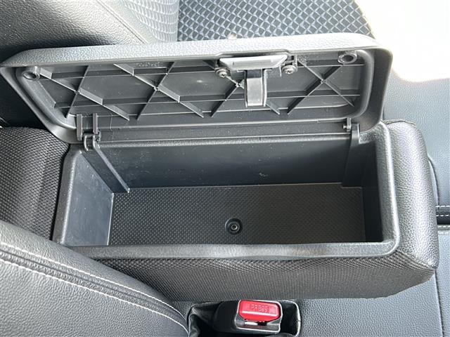 有料道路を利用する際に料金所で停止することなく通過できる、ETC車載器（ノンストップ自動料金収受システム機器）が装備されています。セットアップを行うことで利用可能になります。