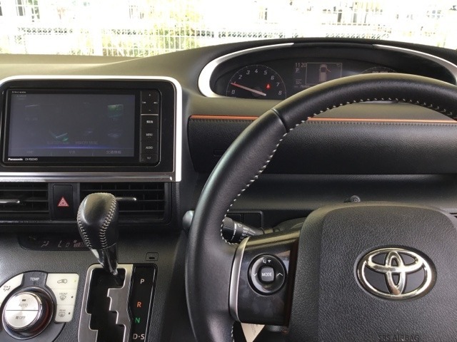 パナソニックのメモリーナビ（CN-RS02WD）搭載。