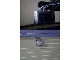 もしもの衝突の時、あなたの走行状態をしっかりと記録するドライブレコーダーも付いているので、万が一の時にも安心です。