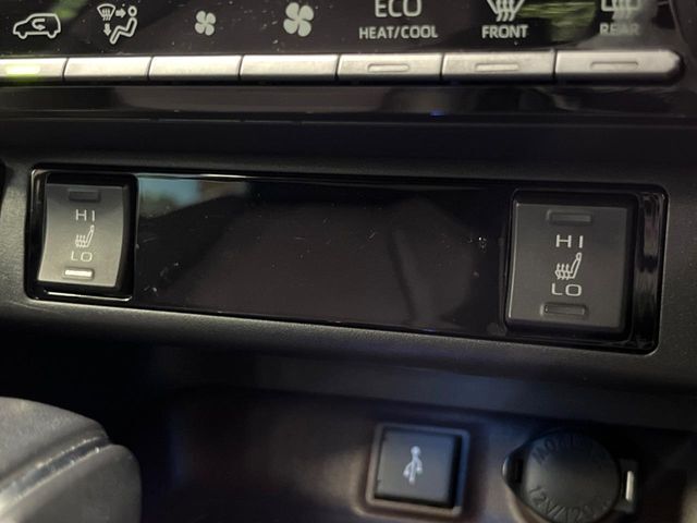 【シートヒーター】寒い日に重宝するシートヒーター！エアコンより早く温まってくれるので寒がりの人も安心ですね♪エアコンの温風は乾燥するから苦手、という方にもをおすすめです。