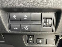 【運転席操作部】『運転席周辺の装備』の画像になります。快適なドライブを楽しむための機能が装備されています！運転席から触れるので使いやすいです！
