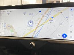 【純正ナビ】一体感のあるナビは、高級感ある車内を演出してくれます。Bluetooth再生などオーディオ機能も充実しておりますので、運転もより楽しめます♪