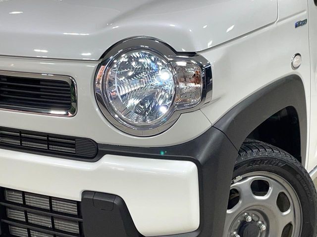 【LEDヘッドライト】悪天候や夜間走行時も良好な視界を確保し安心して運転できる高輝度LEDヘッドライトを装備！点灯速度が早く、消費電力も抑えられています。