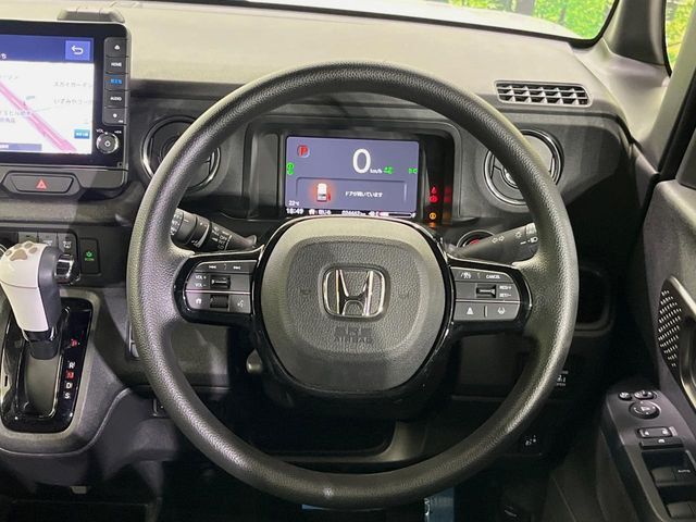 【ステアリングスイッチ】運転中、前方から目線をそらすことなく、オーディオ等の操作が可能な便利機能！安心＆快適なドライブを演出してくれます♪