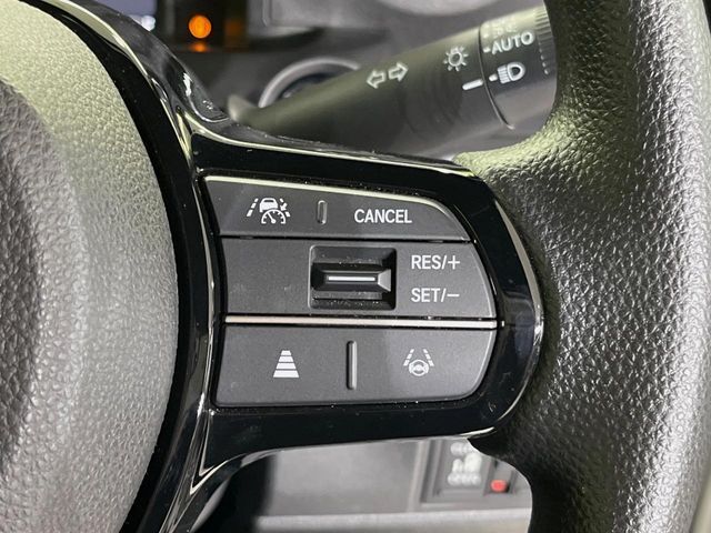 【アダプティブクルーズコントロール】高速道路での長距離走行が楽に！！自動で速度を保つクルーズコントロールが、衝突軽減システムと連携し、前方の車両を感知して車間を保つように速度調節してくれます！！