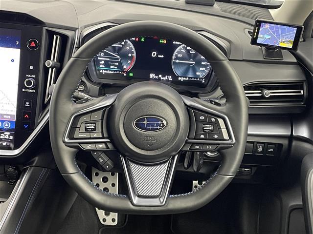 【ステアリング】軽い力で扱いやすいハンドルです。目立つ傷やスレなどなく綺麗な状態です！除菌プランいれていただくとさらに快適に！清潔なお車はお子様にも安心ですね！